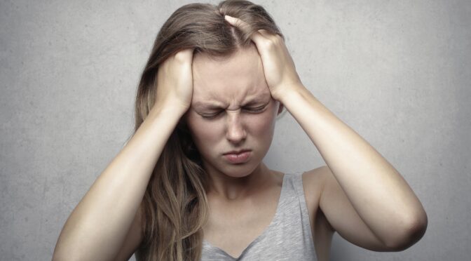 Astygmatyzm i ból głowy – związek, który warto zrozumieć